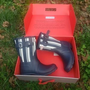 Only been worn once. Like brand new still in box.